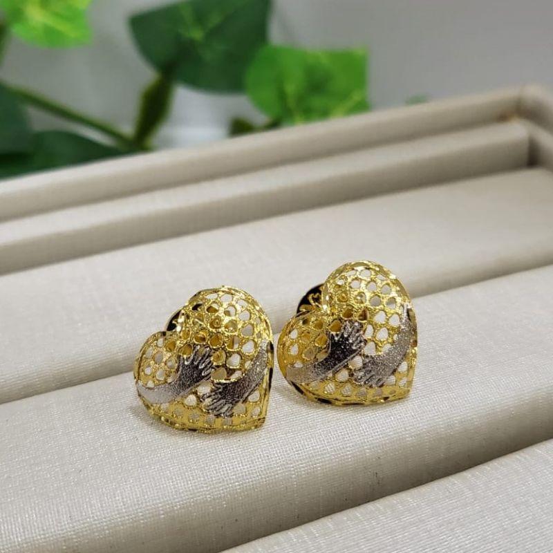 Brinco ourinho coracao abraco duas cores branco e dourado banhado a ouro 18k