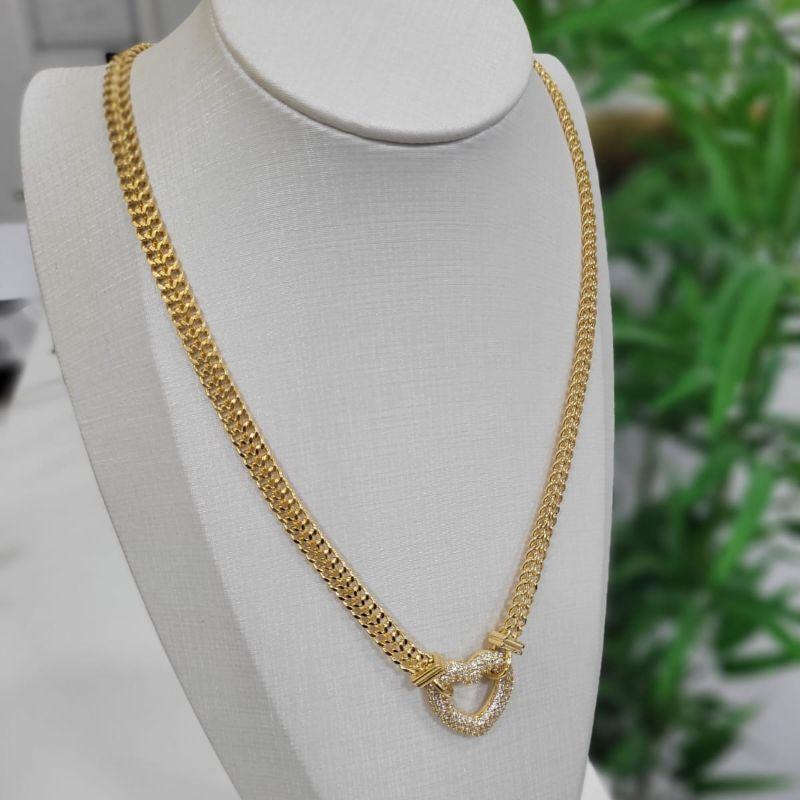Chocker com coracao todo cravejado na cor cristal banhado a ouro 18k