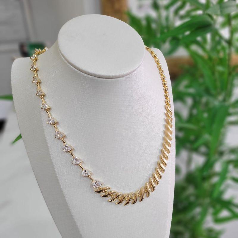 Chocker fio escama e gotas fusion na cor cristal banhado a ouro 18K