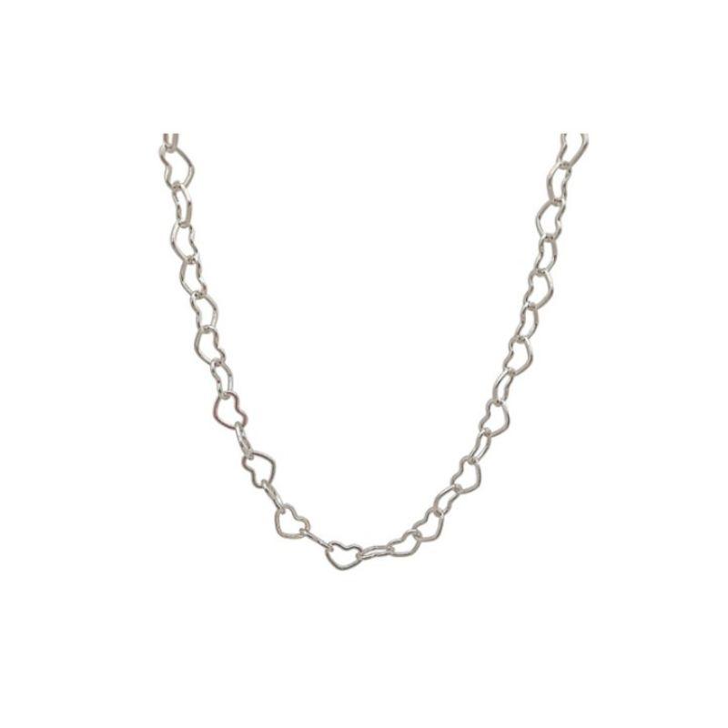 Choker coracoes grandes 8mm vazados com extensor banhado no rodio branco
