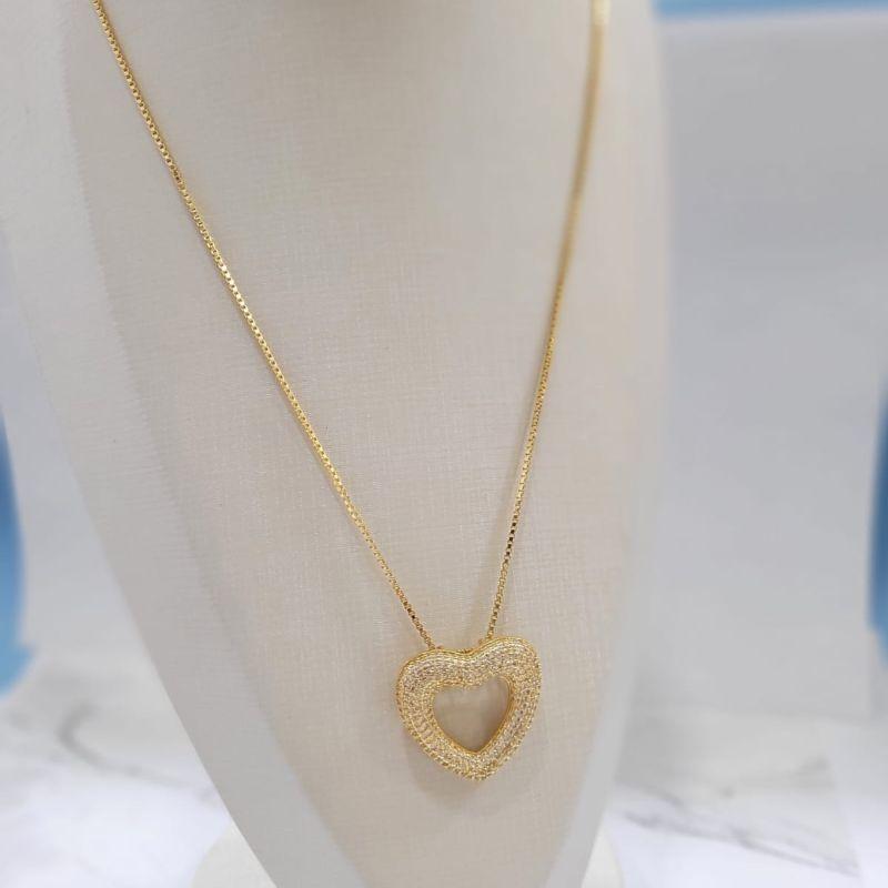 Colar veneziana fina com  coracao luxo vazado cravejado banhado a ouro 18k