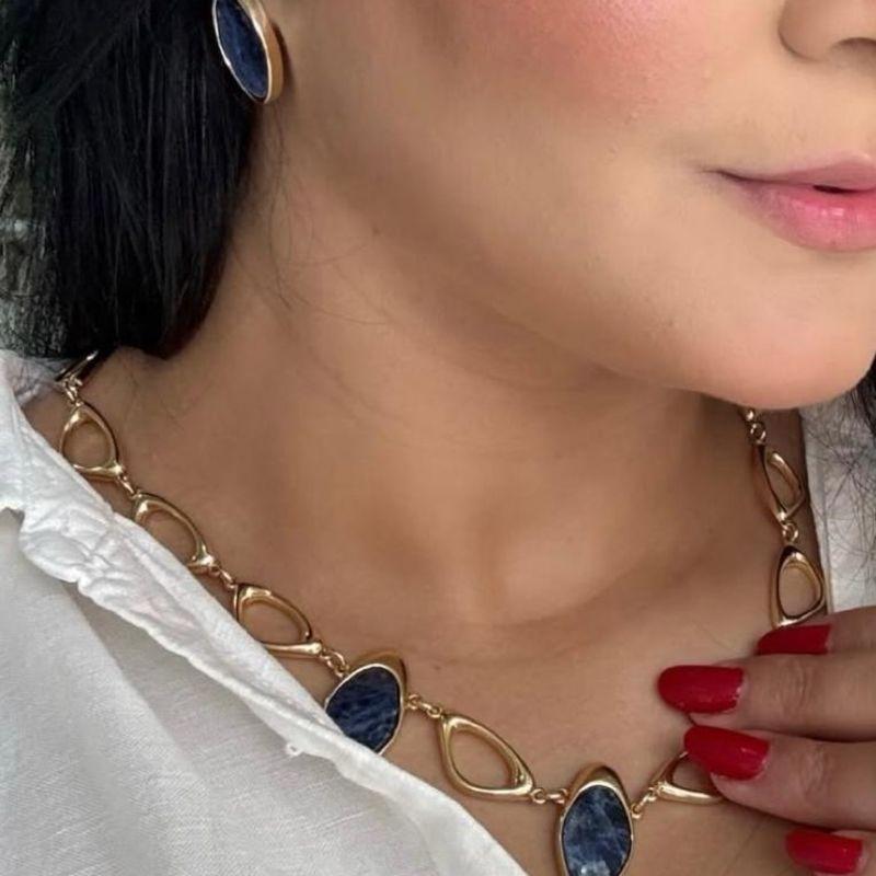 Conjunto elos grandes vazados pedras naturais oval sodalita banhado a ouro 18K