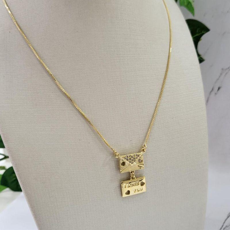Gargantilha carta cravejada I love you na cor cristal banhado a ouro 18K TAM45CM