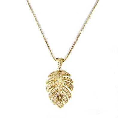 GARGANTILHA COM PINGENTE FOLHA CRAVEJADA BANHADA A OURO 18K