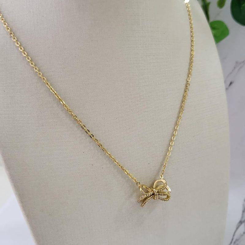 GARGANTILHA LAÇO TRIPLO CRAVEJADO BANHADO A OURO 18K