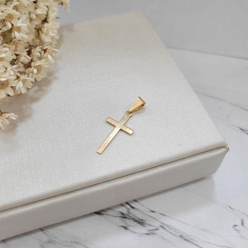 Pingente cruz lisa pequena banhado a ouro 18k