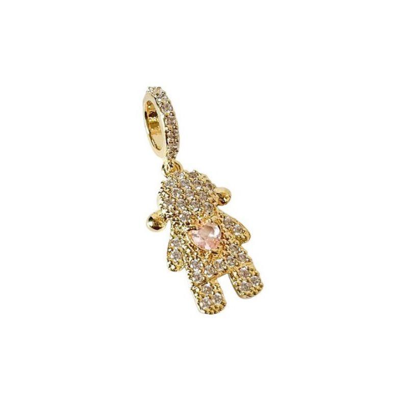 Pingente menina cravejado com elo redondo cravejado com coracao rosa no meio banhado a ouro 18k