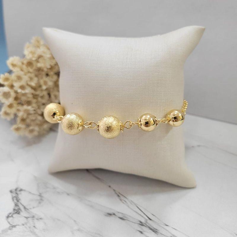 Pulseira  3 bolas jateadas e 2 menores lisas banhado a ouro 18k