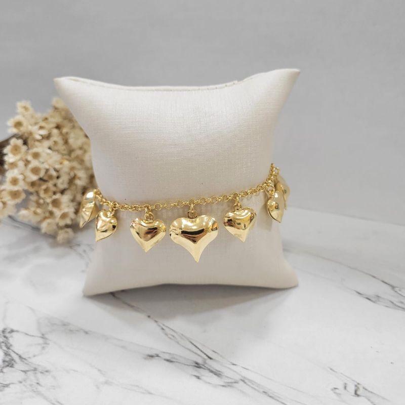 Pulseira elo portugues com 7 coracoes com extensor  banhado a ouro 18k