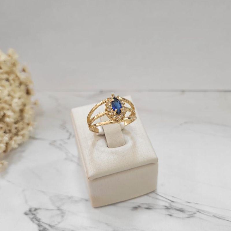 Anel de formatura feminino pedra em navete oval na cor azul bic com zirconias banhado a ouro 18k