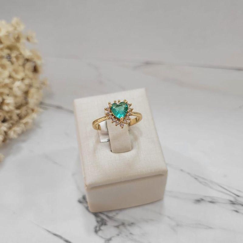 ANEL PEDRA CORACAO COR AZUL TIFFANY COM LATERAIS CRAVEJADOS BANHADO A OURO 18K