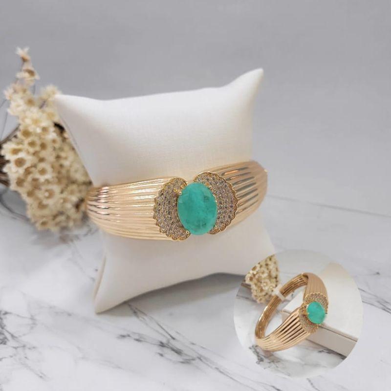 Bracelete cravejado com pedra oval na cor verde aqua fusion banhado a ouro 18k