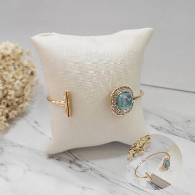Bracelete pedra natural quadrada na cor agata azul ceu efeito perolado e rodio branco banhado a ouro 18k