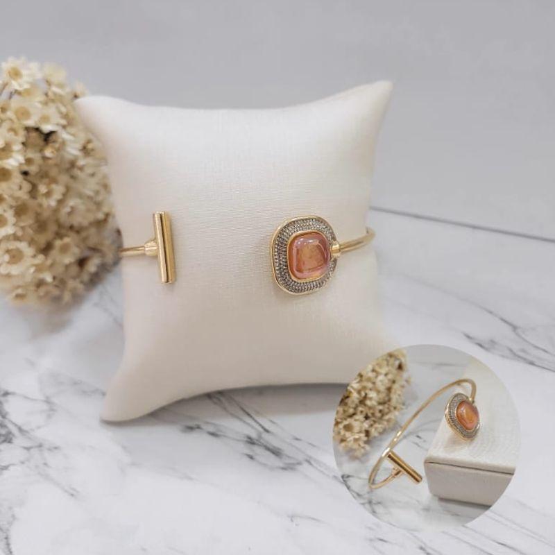 Bracelete pedra natural quadrada na cor howlita laranja efeito perolada e rodio branco banhado a ouro 18k