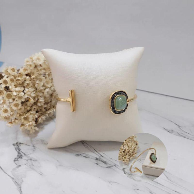 Bracelete pedra natural quadrada na cor quartzo verde efeito perolado e rodio negro banhado a ouro 18k