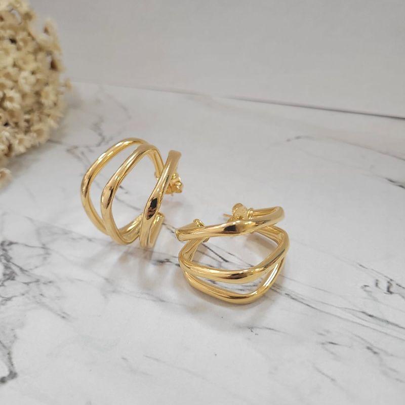 Brinco tubo tres aros grande com coracao na ponta banhado no ouro 18k
