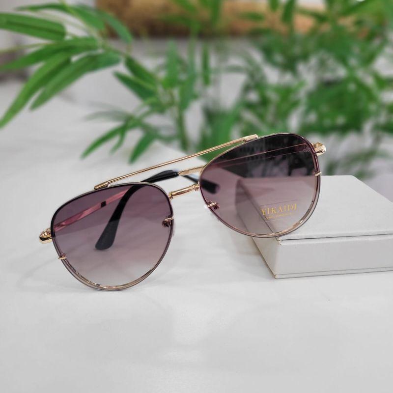 Oculos oval fume armacao dourada