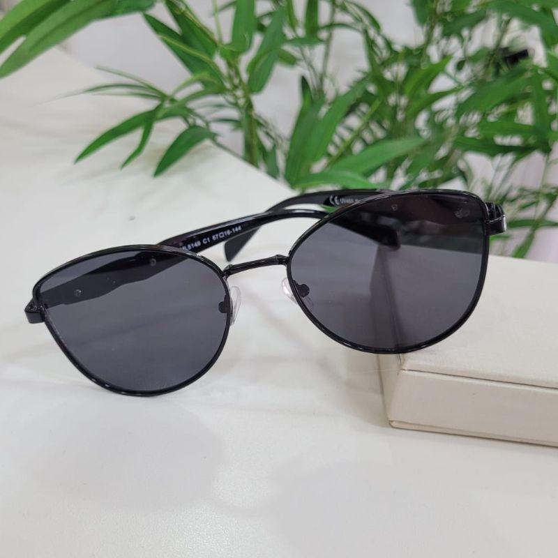 Oculos oval preto armacao preta
