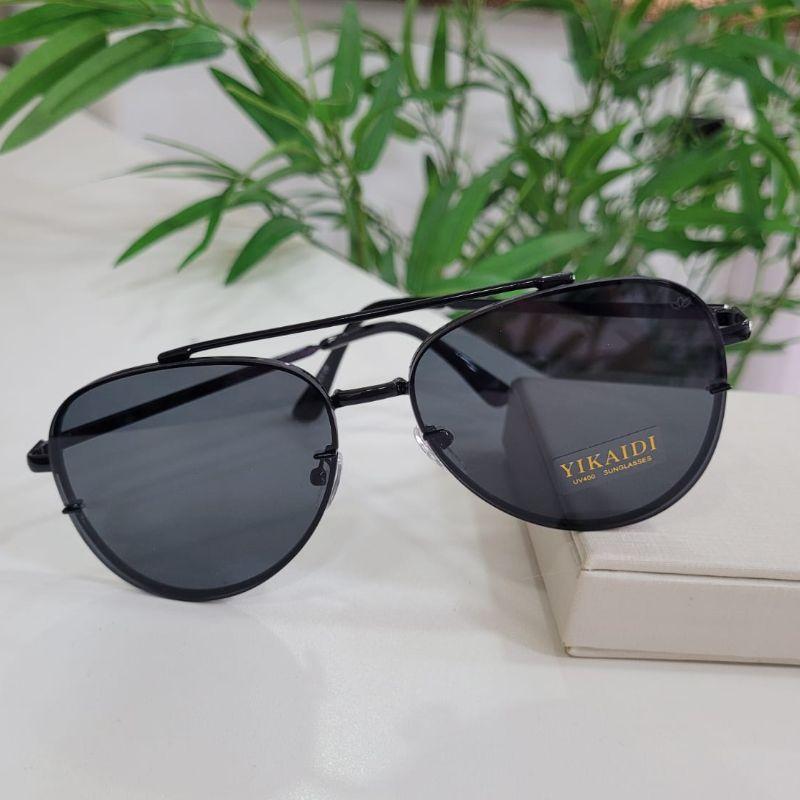 Oculos oval preto armacao preta