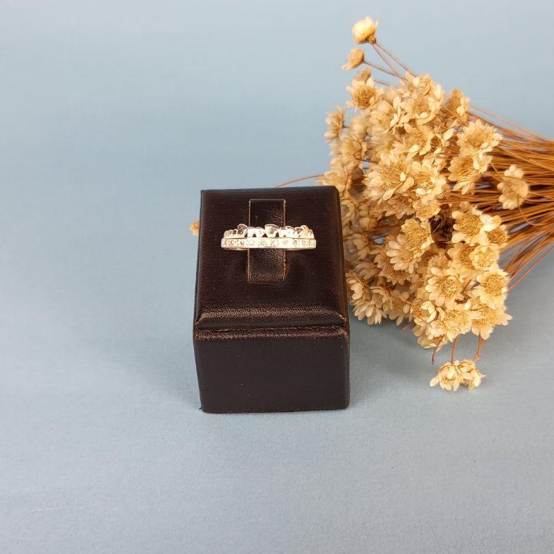 Anel aro cravejado em cima aro coracao prata 925