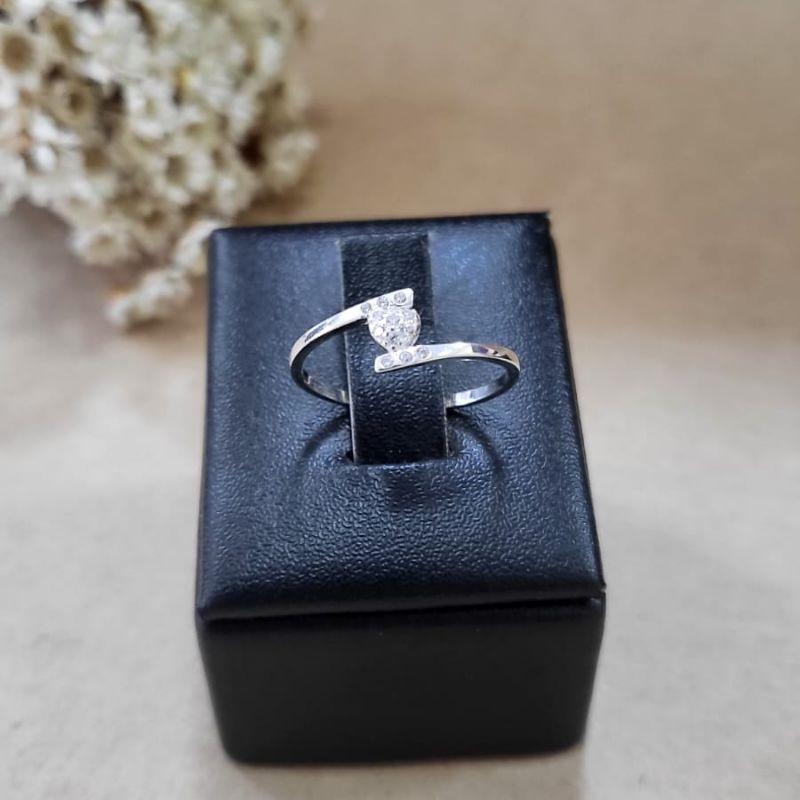 Anel duas pontas mini coracao cravejado no meio  prata 925