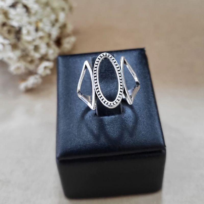 Anel indiano vazado elo no meio oval e trabalhado  prata 925