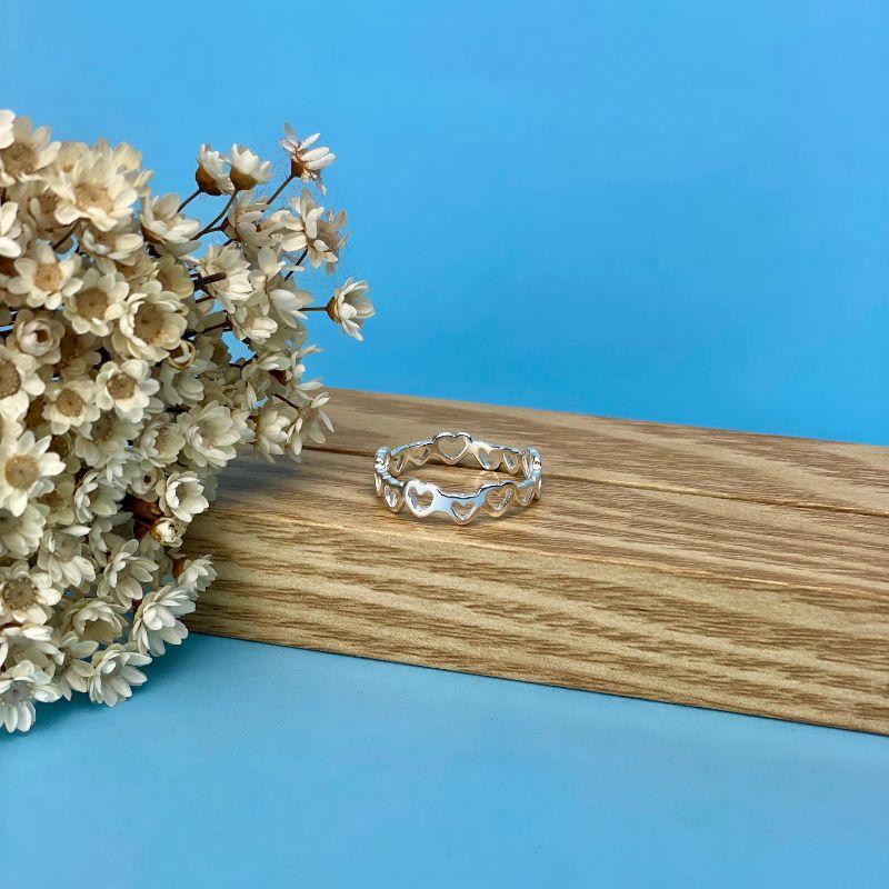 Anel inteiro coracoes vazado  prata 925