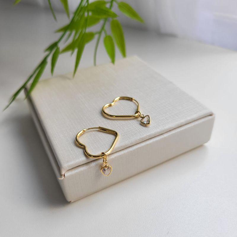 ARGOLA CORACAO FECHADA  COM PINGENTE DE CORACAO CRISTAL FIO REDONDO 3,2CM BANHADO A OURO 18K