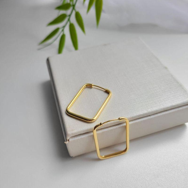 ARGOLA RETANGULAR LISA FIO REDONDO