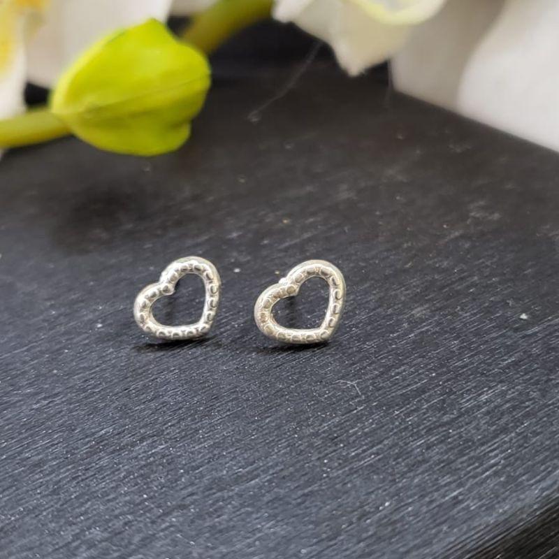 BRINCO CORAÇÃO TORCIDO PRATA 925 MEDIO