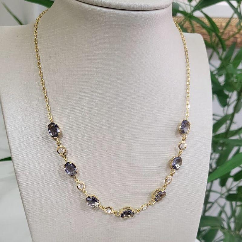 Chocker com sete pedras ovais na cor ametista e seis pedrinhas redondas na cor cristal banhada a ouro 18k TAM35CM