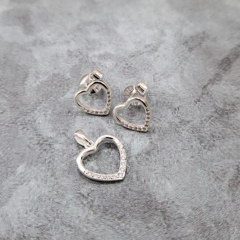 Conjunto brinco e pingente coracao vazado cravejado prata 925