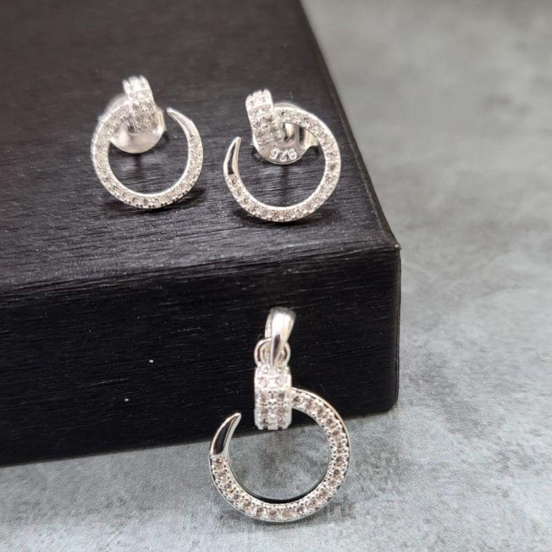 Conjunto brinco e pingente redondo com elo e haste todo cravejado prata 925