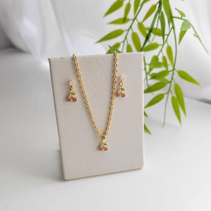 CONJUNTO CEREJINHA CRAVEJADA