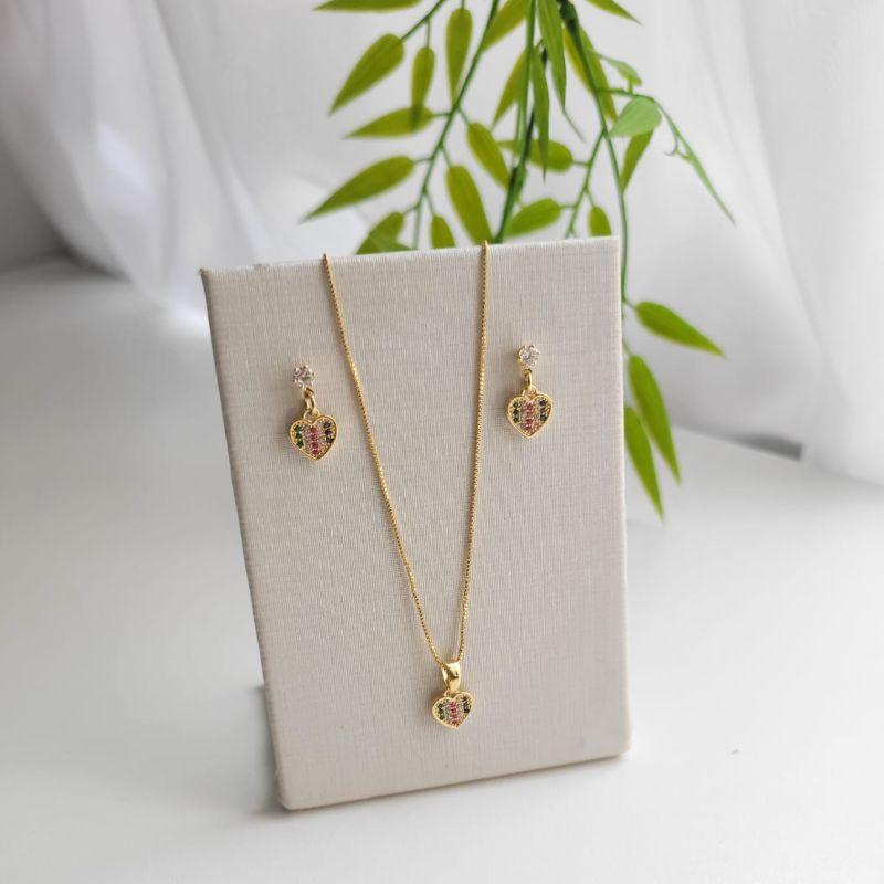 CONJUNTO CORACAOZINHO MULTICOLOR CRAVEJADO