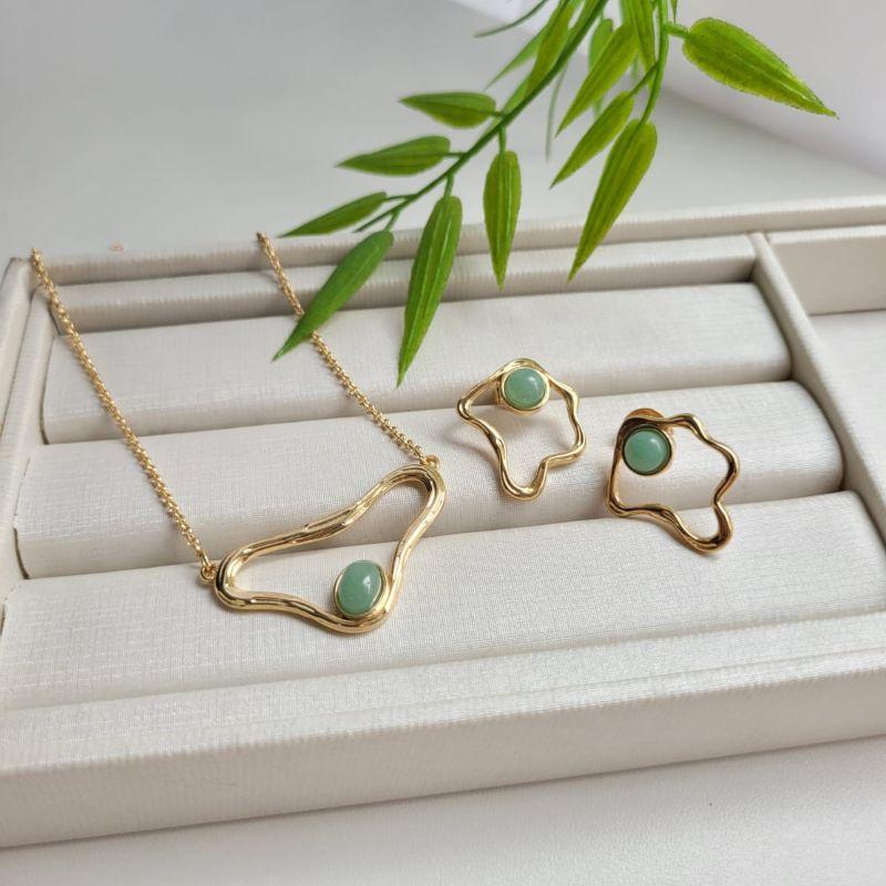 Conjunto na corrente elo portugues pedras naturais redonda quartzo verde banhado a ouro 18K TAM45CM