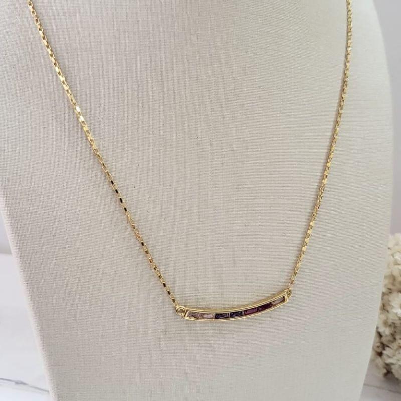 GARGANTILHA COM PINGENTE PEDRA NAVETE COLORIDA BANHADA A OURO 18K TAM45CM