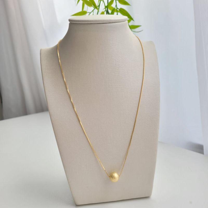 Gargantilha na corrente veneziana pingente bola fosca 10mm