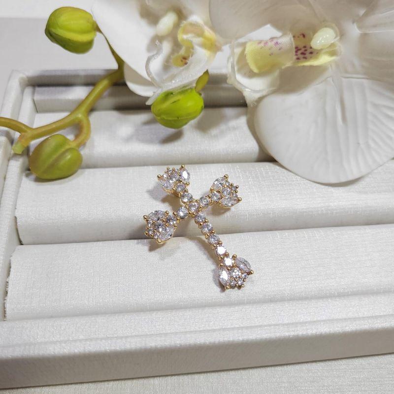 PINGENTE CRUZ TODO NA PEDRA CRISTAL BANHADO A OURO 18K