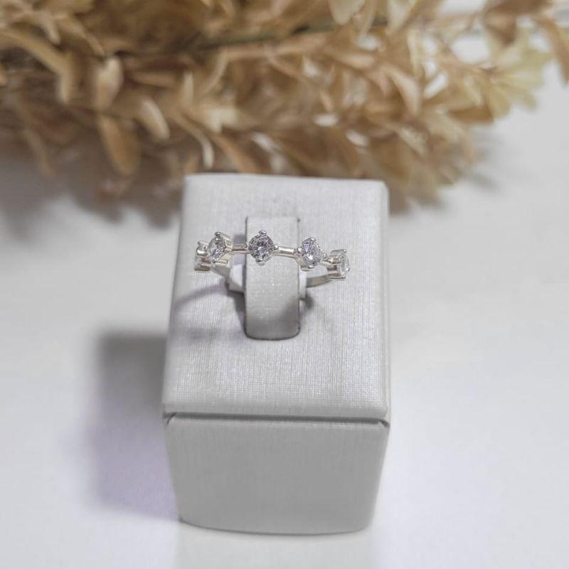 Anel aro fino com 5 pedras cristais cravejadas prata 925