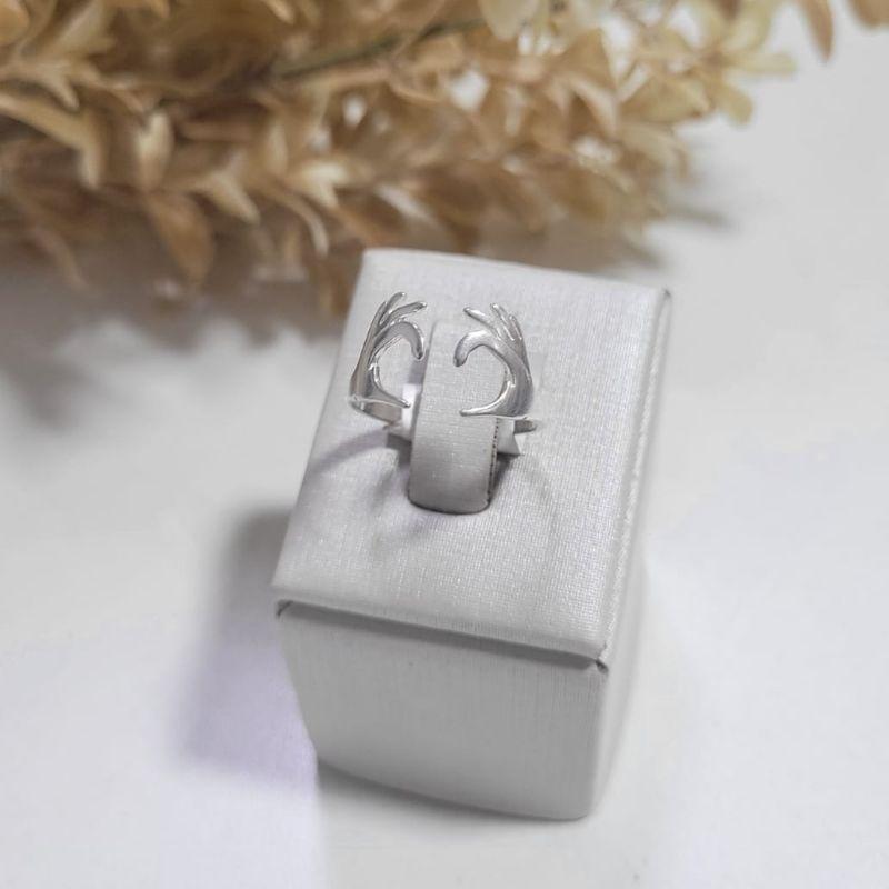 Anel maos formando coracao regulavel  prata 925