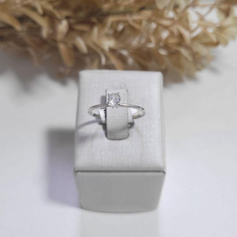 Anel solitario 4 garras pedra alta aro batido prata 925