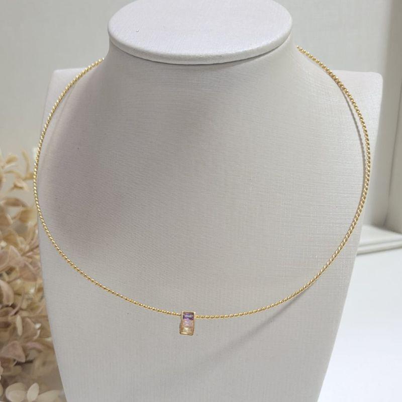 ARO FINO TRANÇADO COM PEDRA NAVETE NO MEIO COLORIDAS BANHADO A OURO 18K