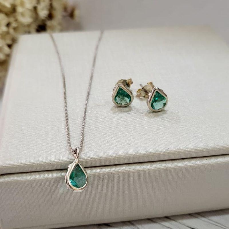Conjunto brinco e pingente na pedra formato gota na cor verde agua corrente veneziana fina prata 925