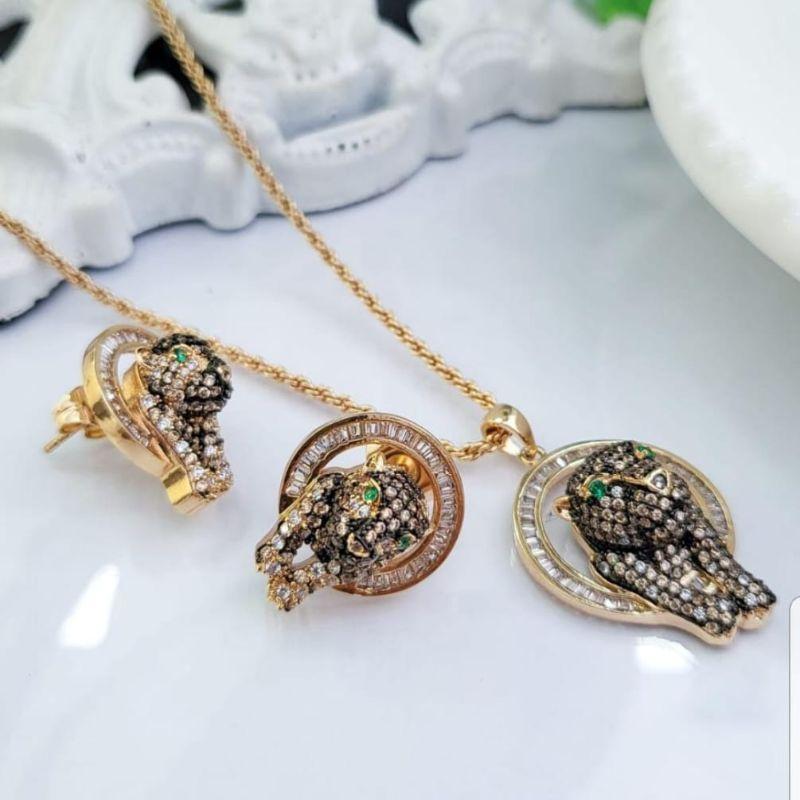CONJUNTO DE LUXO LEOPARDO CRAVEJADO COLEÇÃO SAVANA BANHADO A OURO 18K TAM40CM