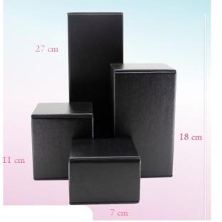 EXPOSITOR COURINO PRETO KIT CUBOS COM 4 PEÇAS DE 7 , 11, 18 E 27CM DE ALTURA