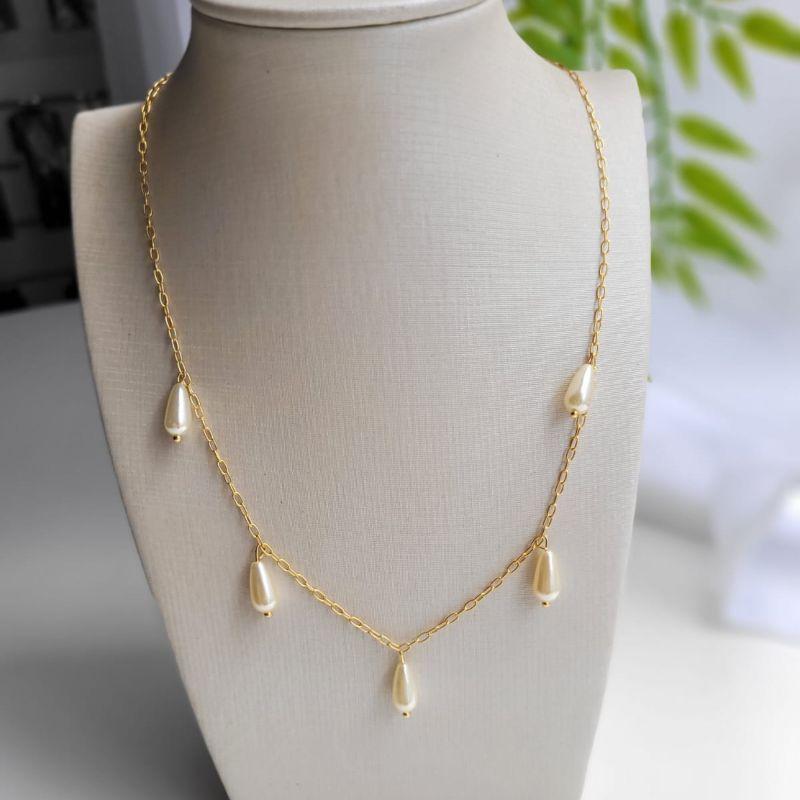Gargantilha com cinco perolas alongadas banhado a ouro 18k TAM40CM