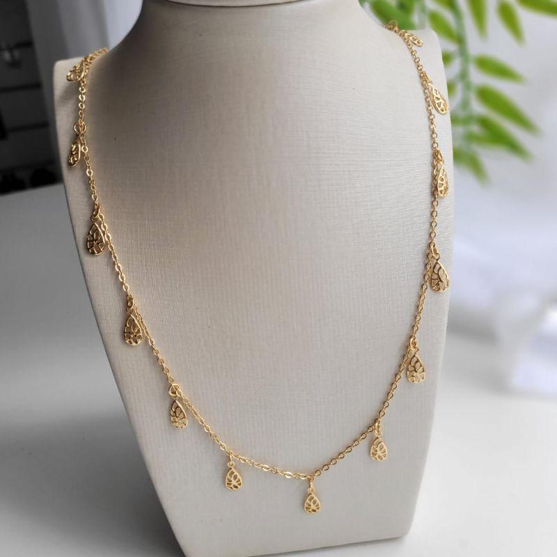 GARGANTILHA COM PINGENTE GOTAS VAZADAS BANHADO A OURO 18K TAM60CM