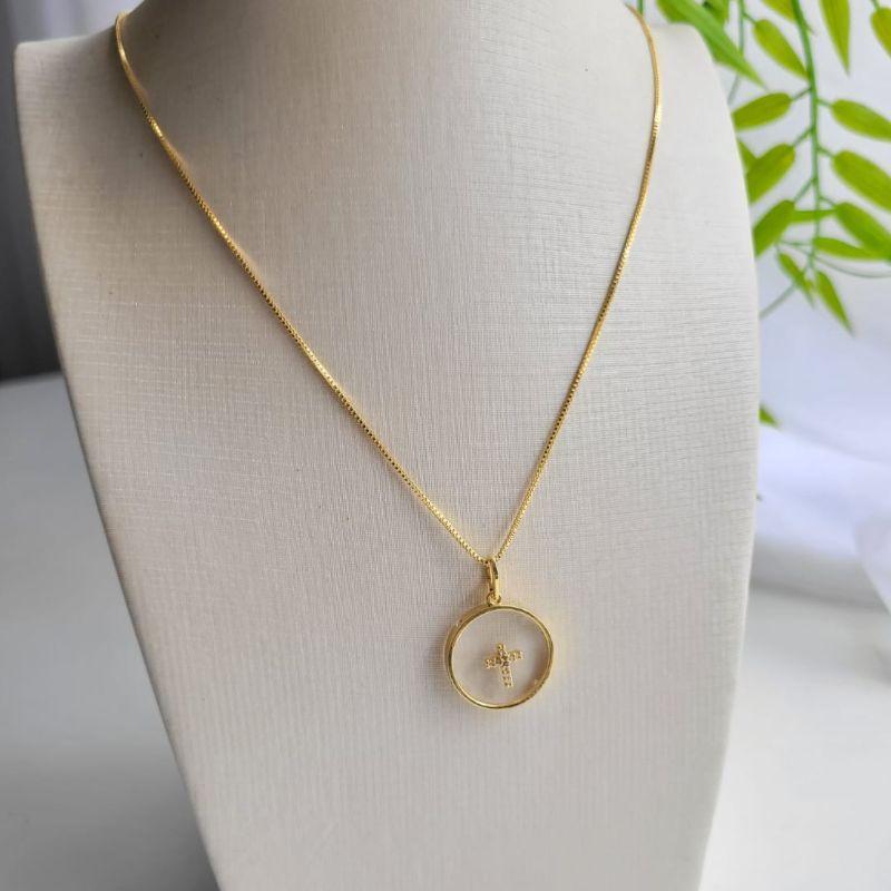 GARGANTILHA REDONDA TRANSPARENTE COM CRUZ CRAVEJADA BANHADO A OURO 18K TAM45CM