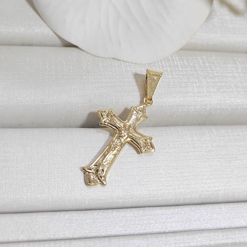PINGENTE CRUCIFIXO MEIO FOSCO COM CRISTO BANHADO A OURO 18K